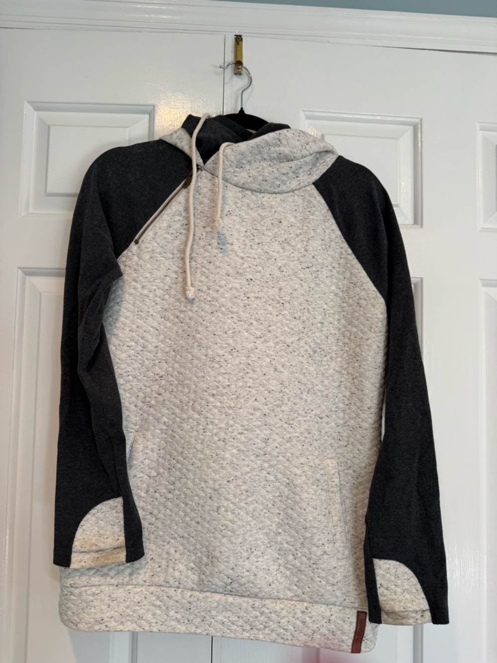 Mindy Mae’s Boutique Two-Tone Quilted Pullover with Dark Gray Knit Panels